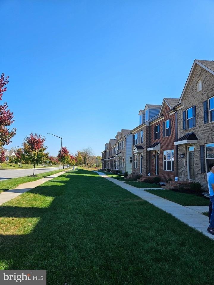 11017 Resort Rd - Photo 2 of 20