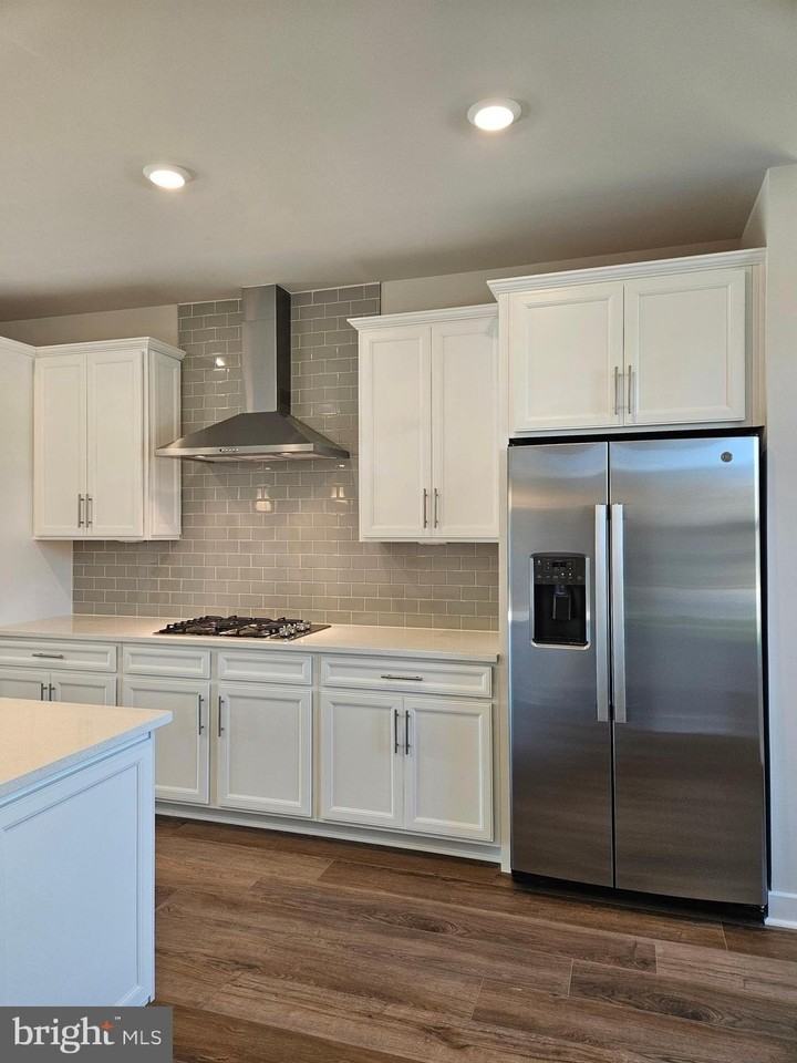 11017 Resort Rd - Photo 4 of 20