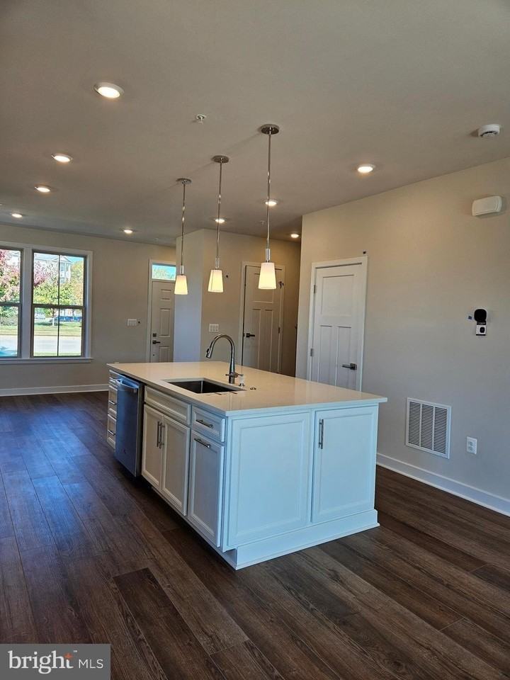 11017 Resort Rd - Photo 7 of 20