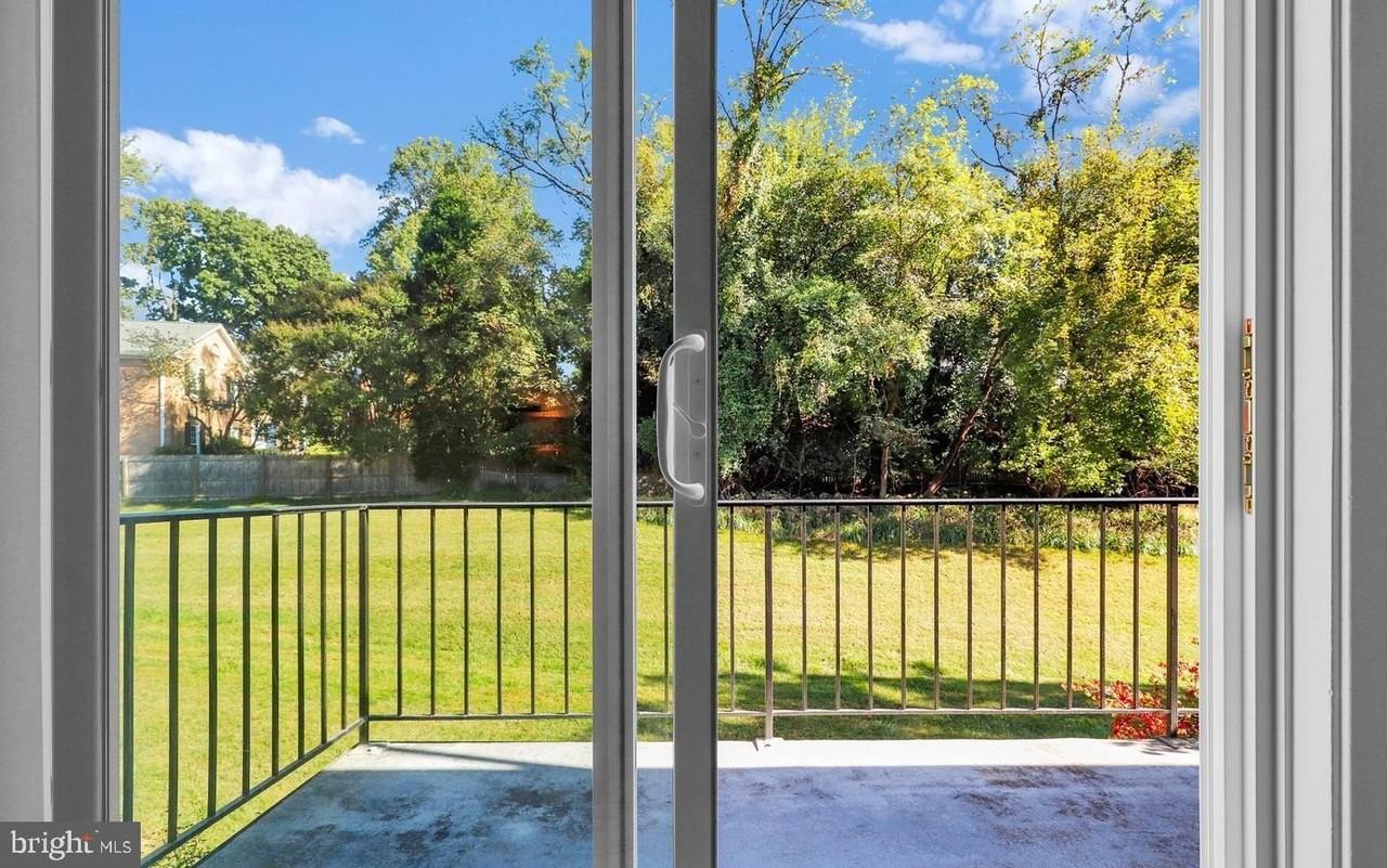 10661 Montrose Ave - Photo 3 of 12