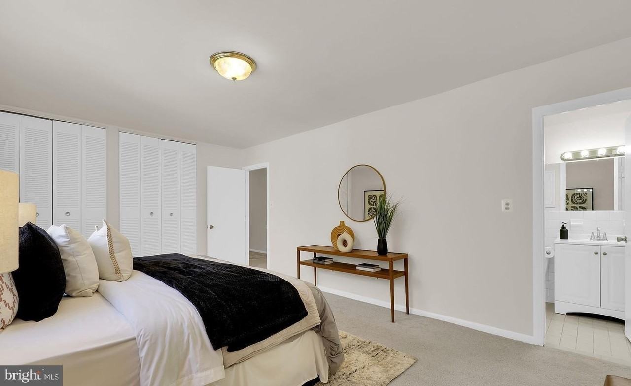 10661 Montrose Ave - Photo 7 of 12