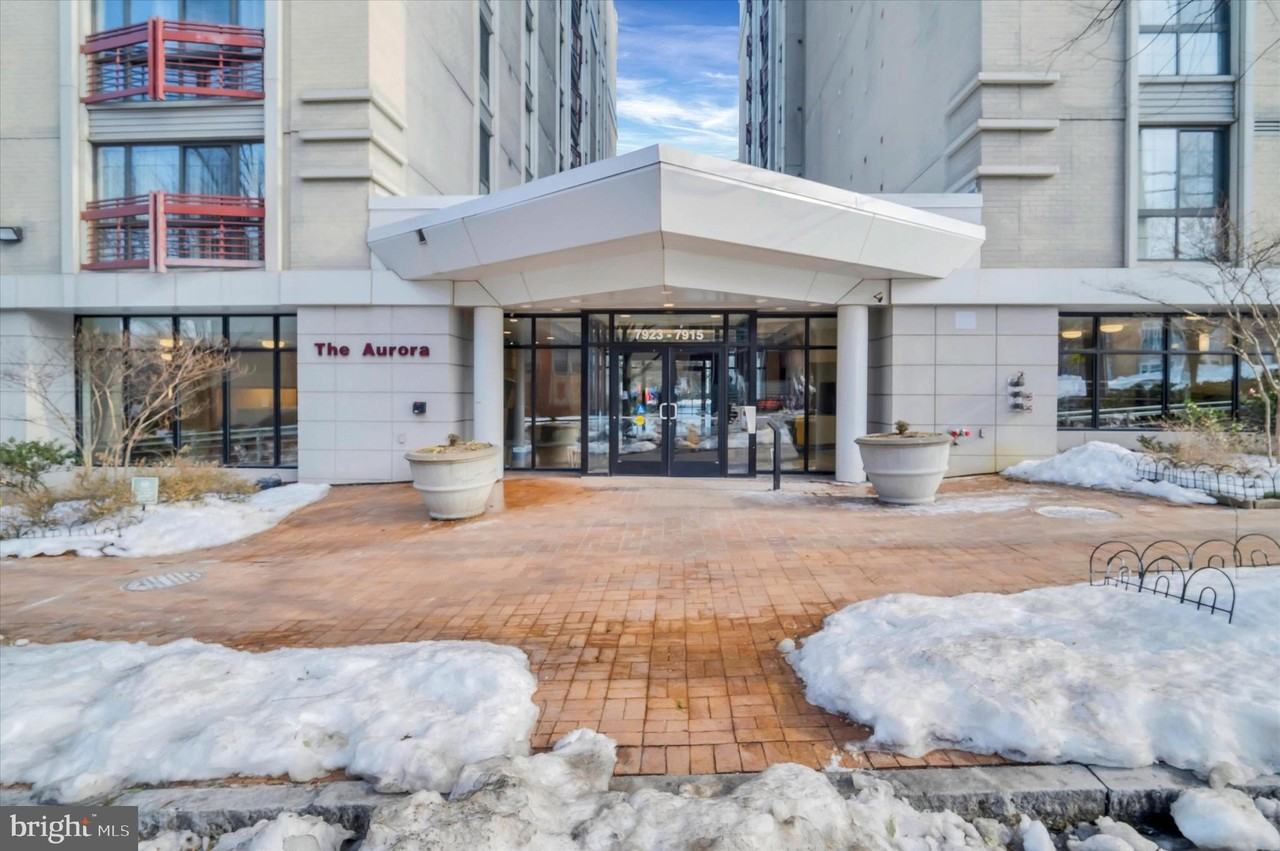 7923 Eastern Ave Apt 904 #904 - Photo 3 of 31