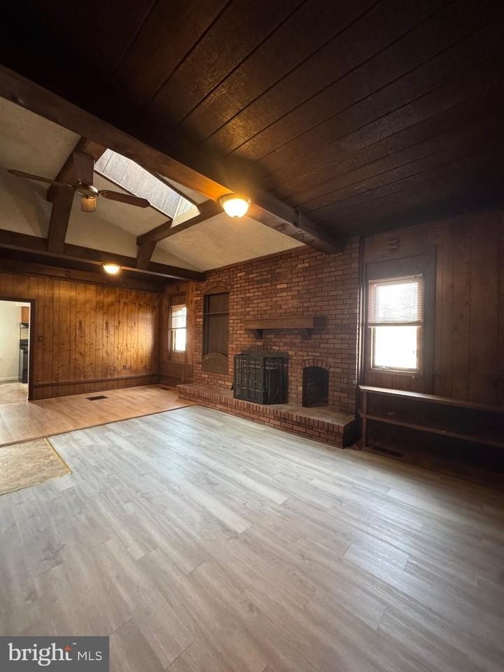 3601 Oak Rd - Photo 4 of 11