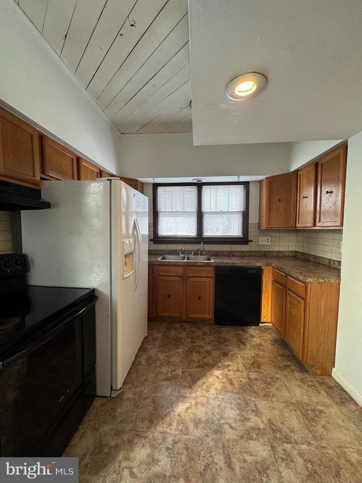 3601 Oak Rd - Photo 7 of 11