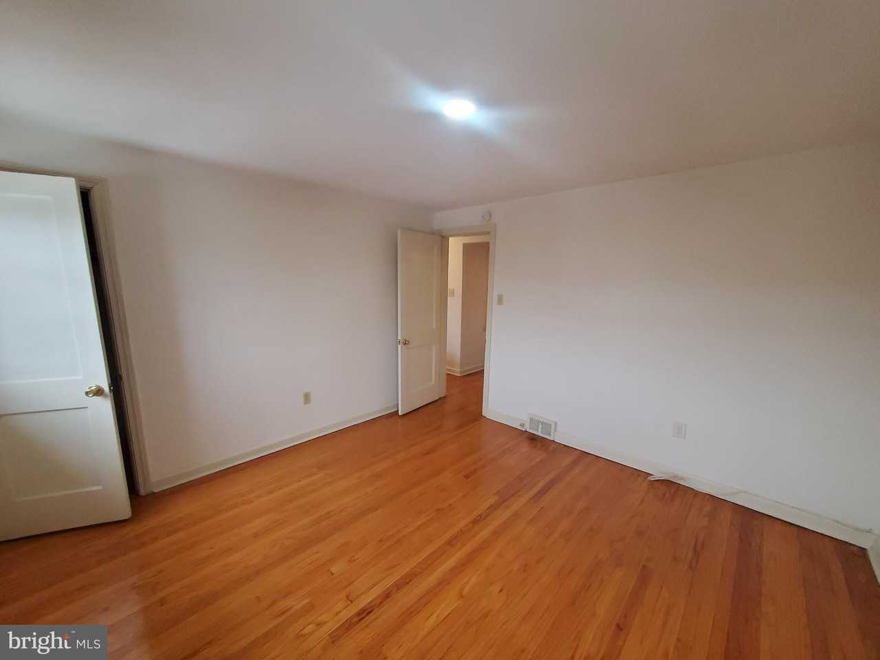 16 Saint Albans Ave Apt A - Photo 4 of 7