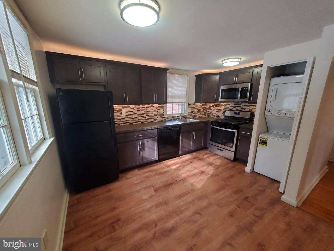 16 Saint Albans Ave Apt A - Photo 5 of 7