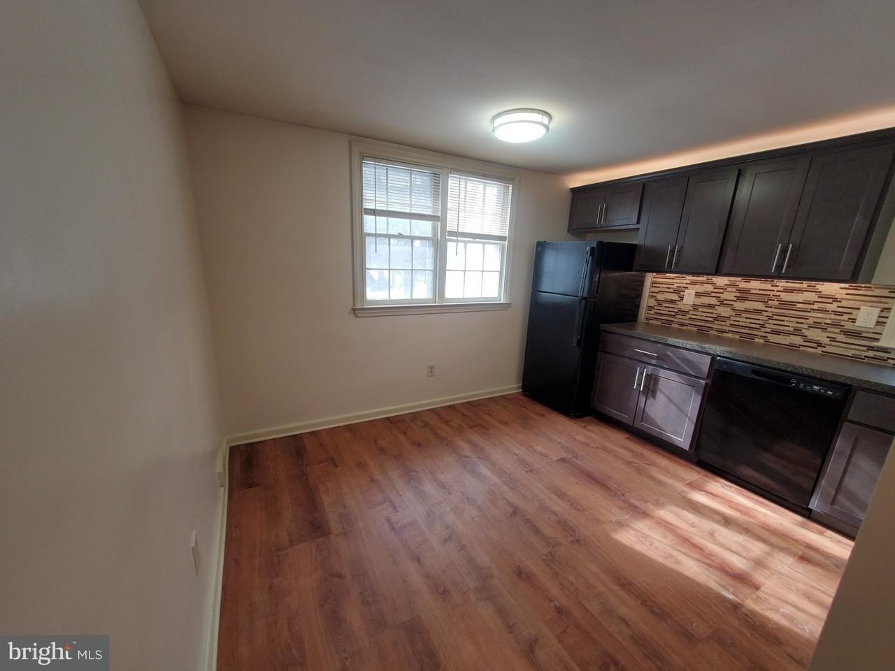 16 Saint Albans Ave Apt A - Photo 6 of 7