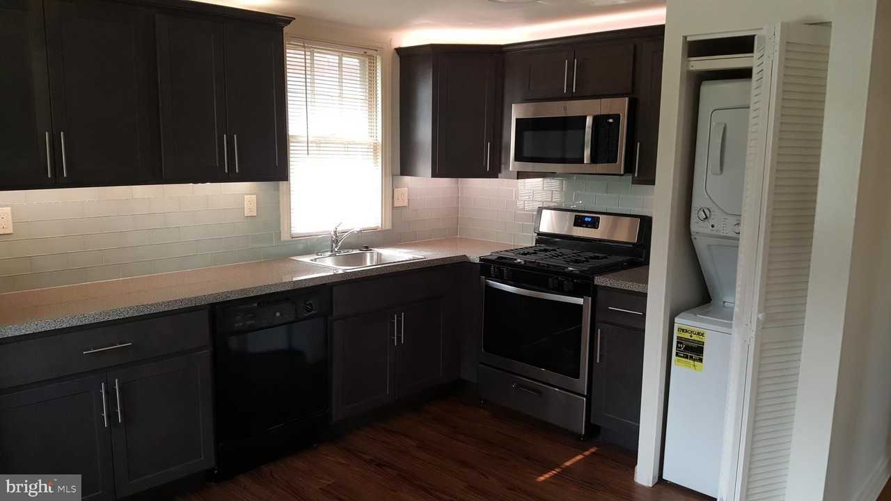 16 Saint Albans Ave Apt A - Photo 7 of 7