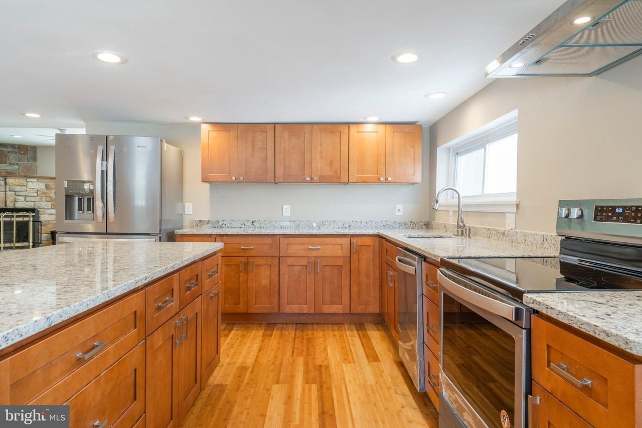 329 Hillcrest Ave - Photo 7 of 45