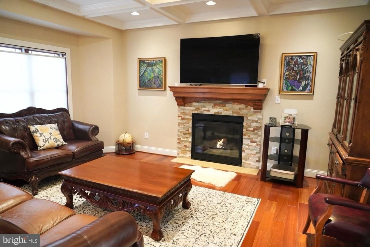 2445 S Kenwood St #2445 - Photo 6 of 50