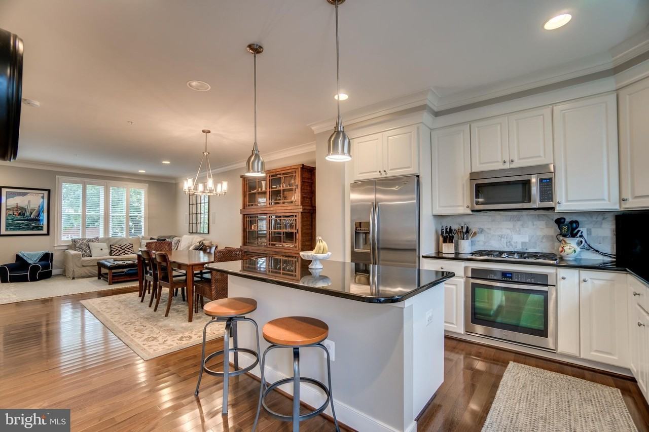 826 First St - Photo 5 of 29