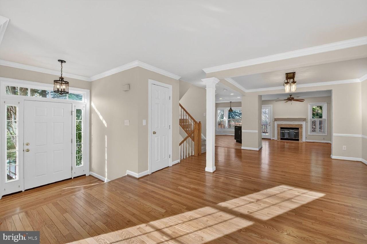 8110 Meadow Springs Ct - Photo 2 of 35