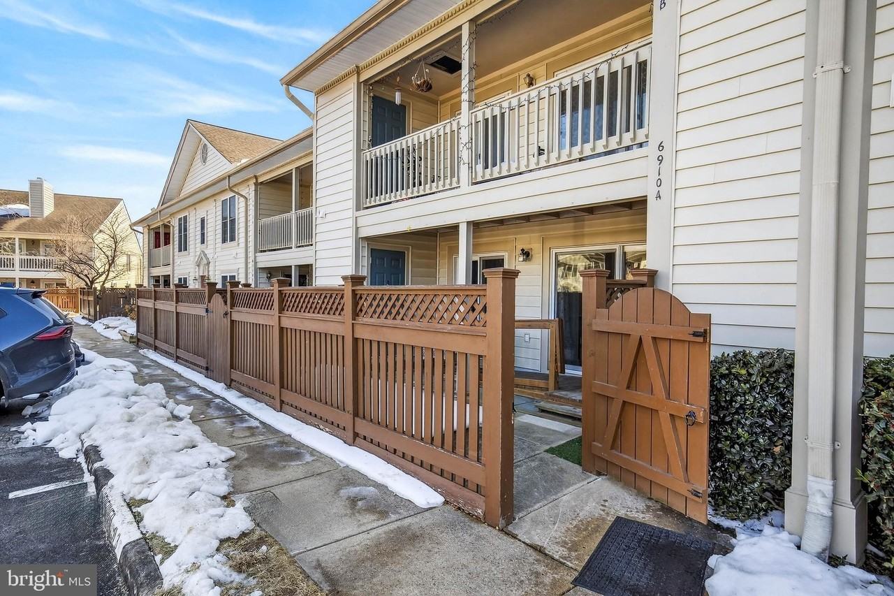 6910A Sandra Marie Cir - Photo 3 of 34