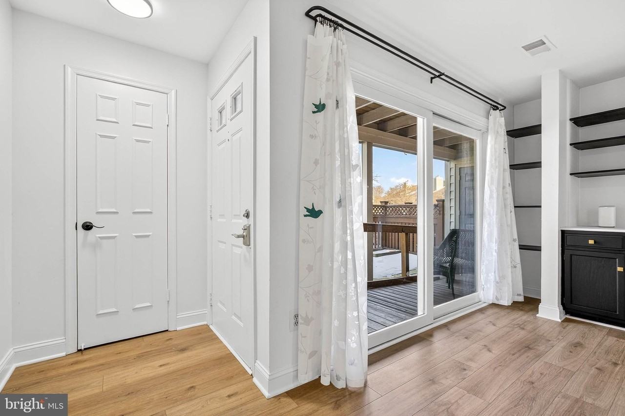 6910A Sandra Marie Cir - Photo 5 of 34