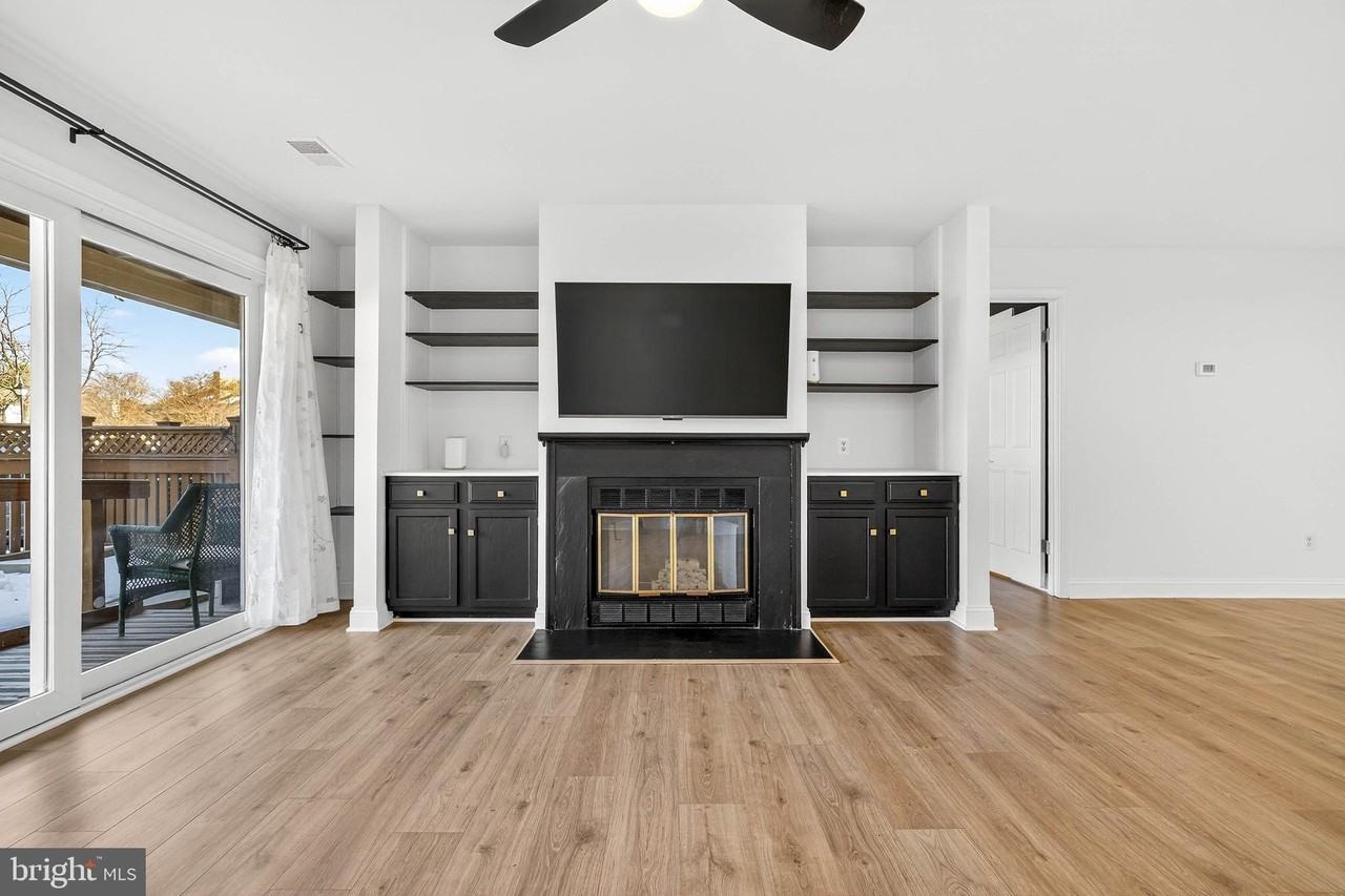 6910A Sandra Marie Cir - Photo 7 of 34