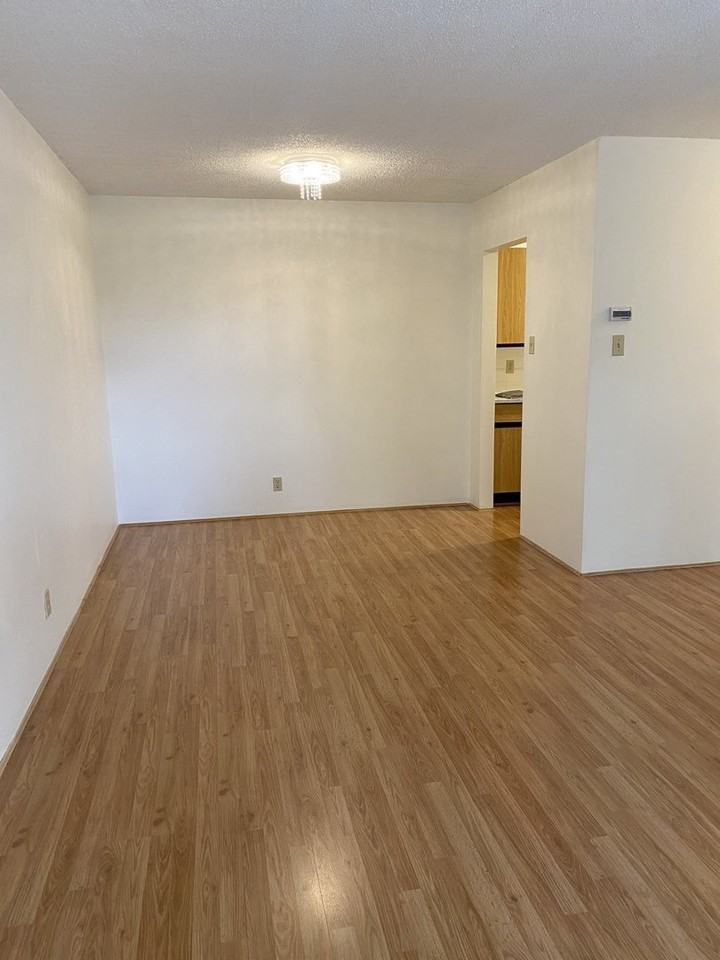 8511 Ackroyd Rd - Photo 4 of 7