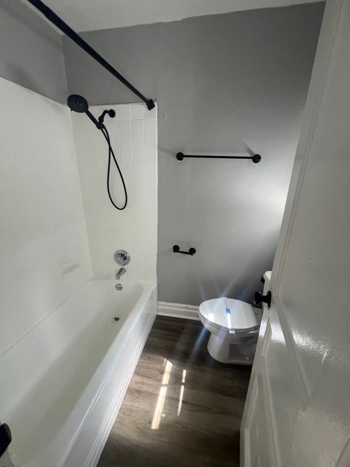 Blake Manor - Photo 3 of 30