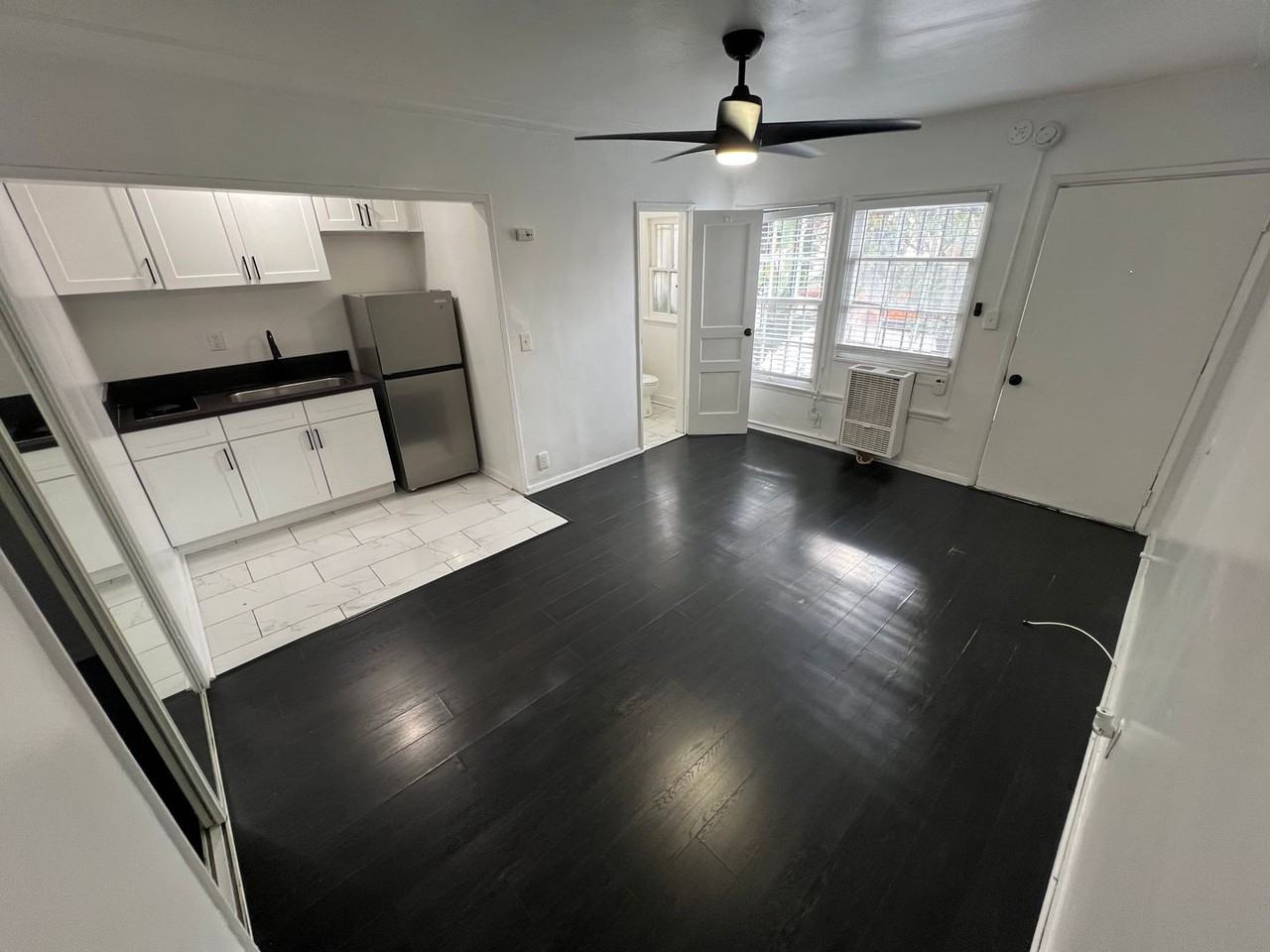 Blake Manor - Photo 5 of 30