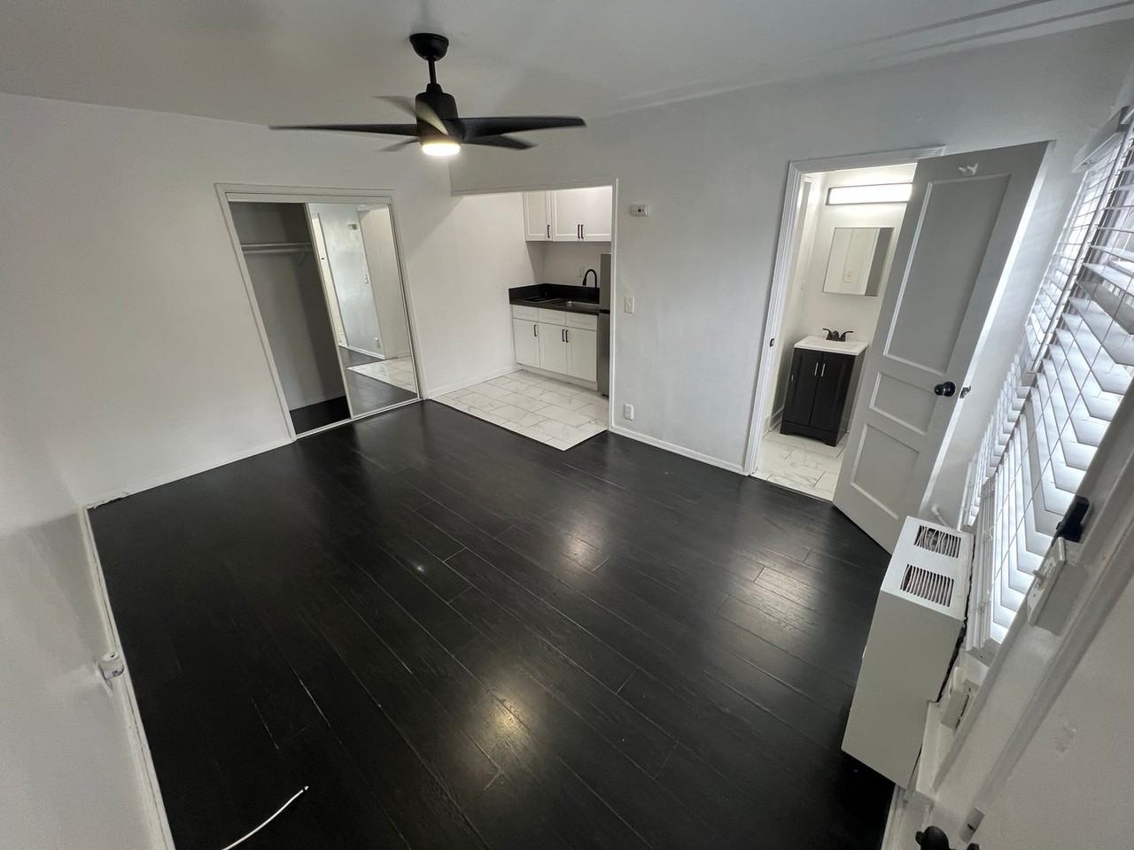 Blake Manor - Photo 6 of 30