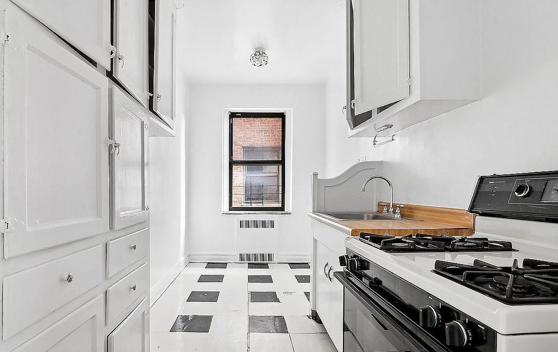 3530 73rd St #3A - Photo 4 of 6