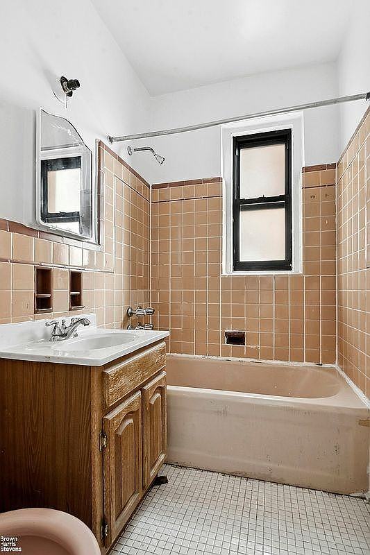 3530 73rd St #3A - Photo 5 of 6