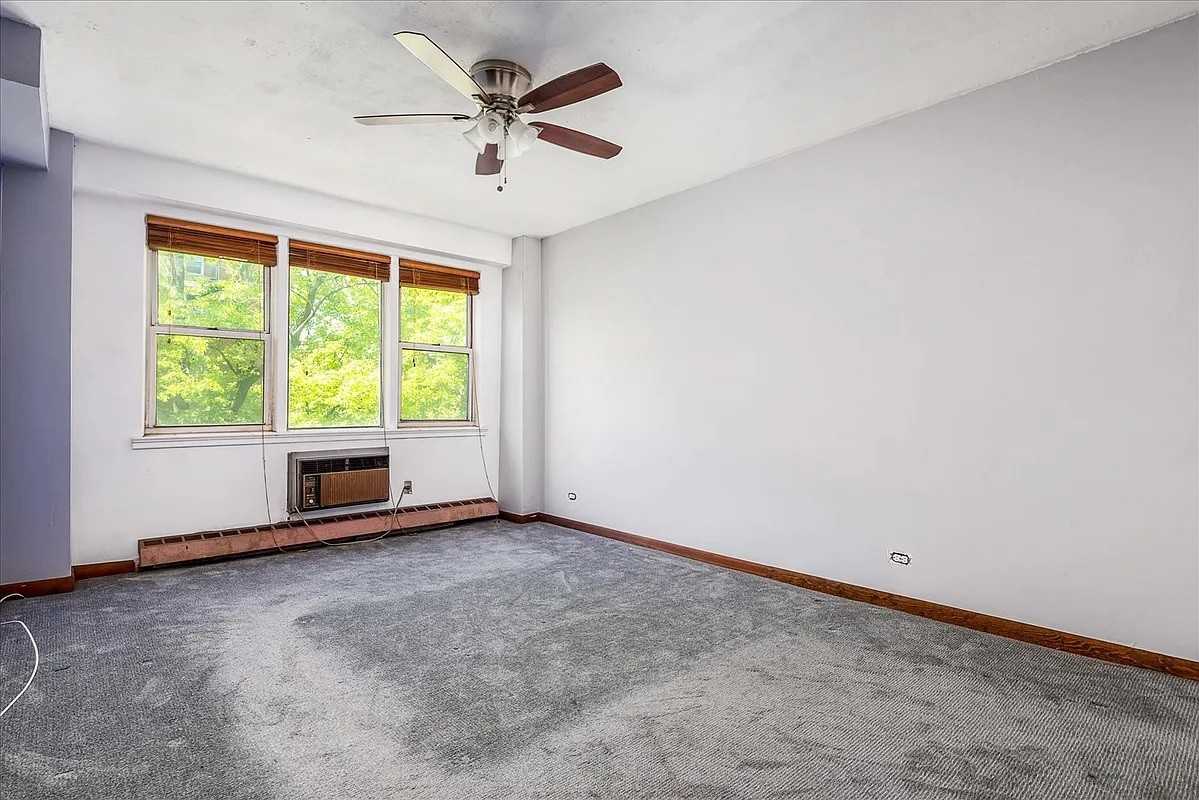 8715 165th St #4J - Photo 4 of 8