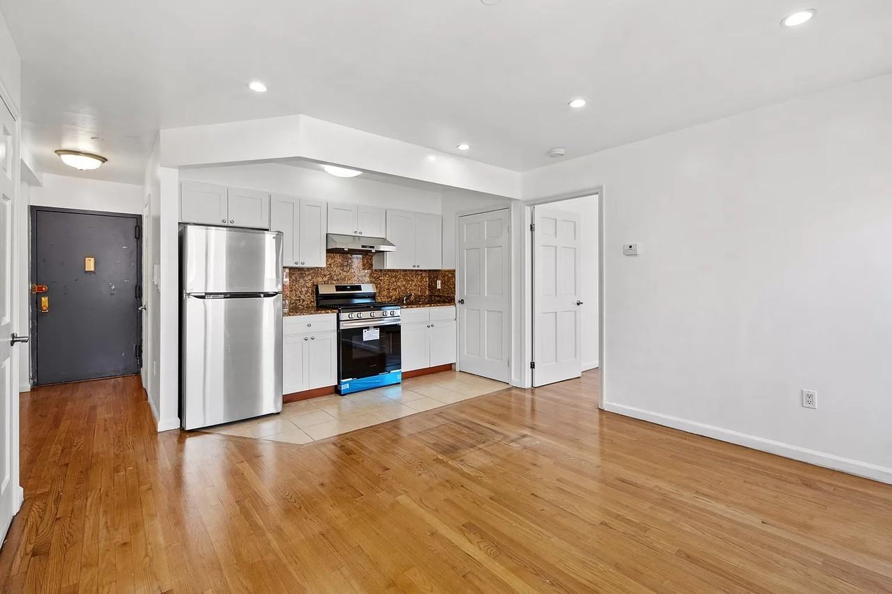 14105 Cherry Ave #7B - Photo 2 of 8