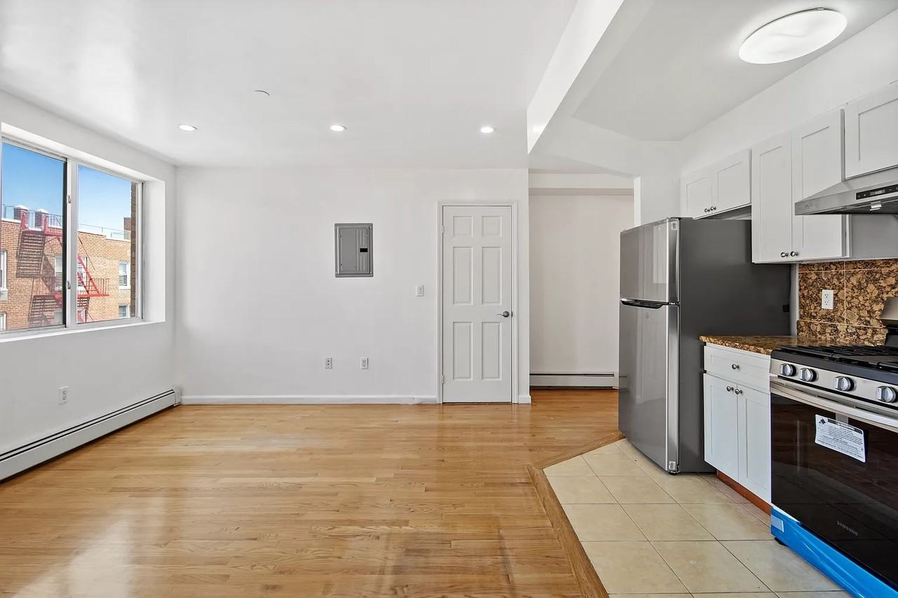 14105 Cherry Ave #7B - Photo 3 of 8