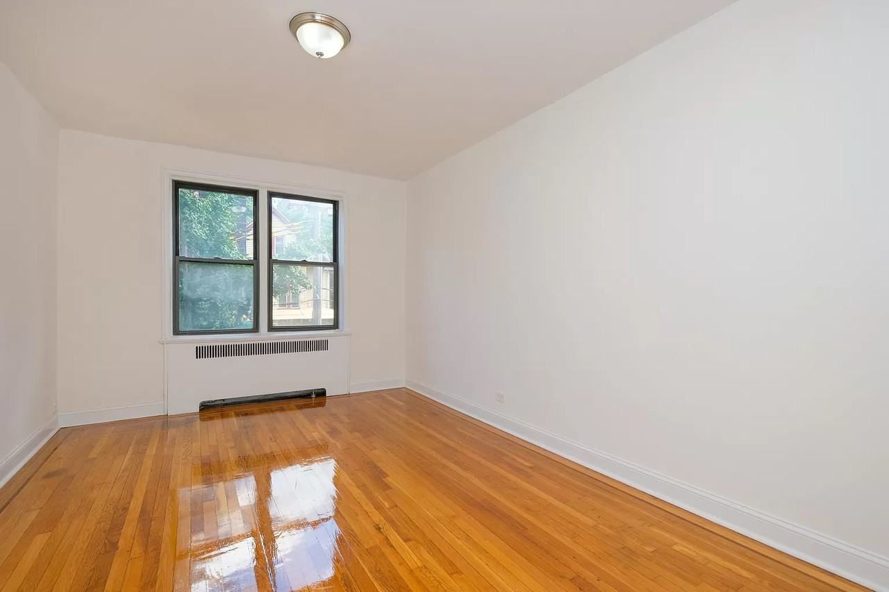 2685 Creston Ave #2E - Photo 4 of 5