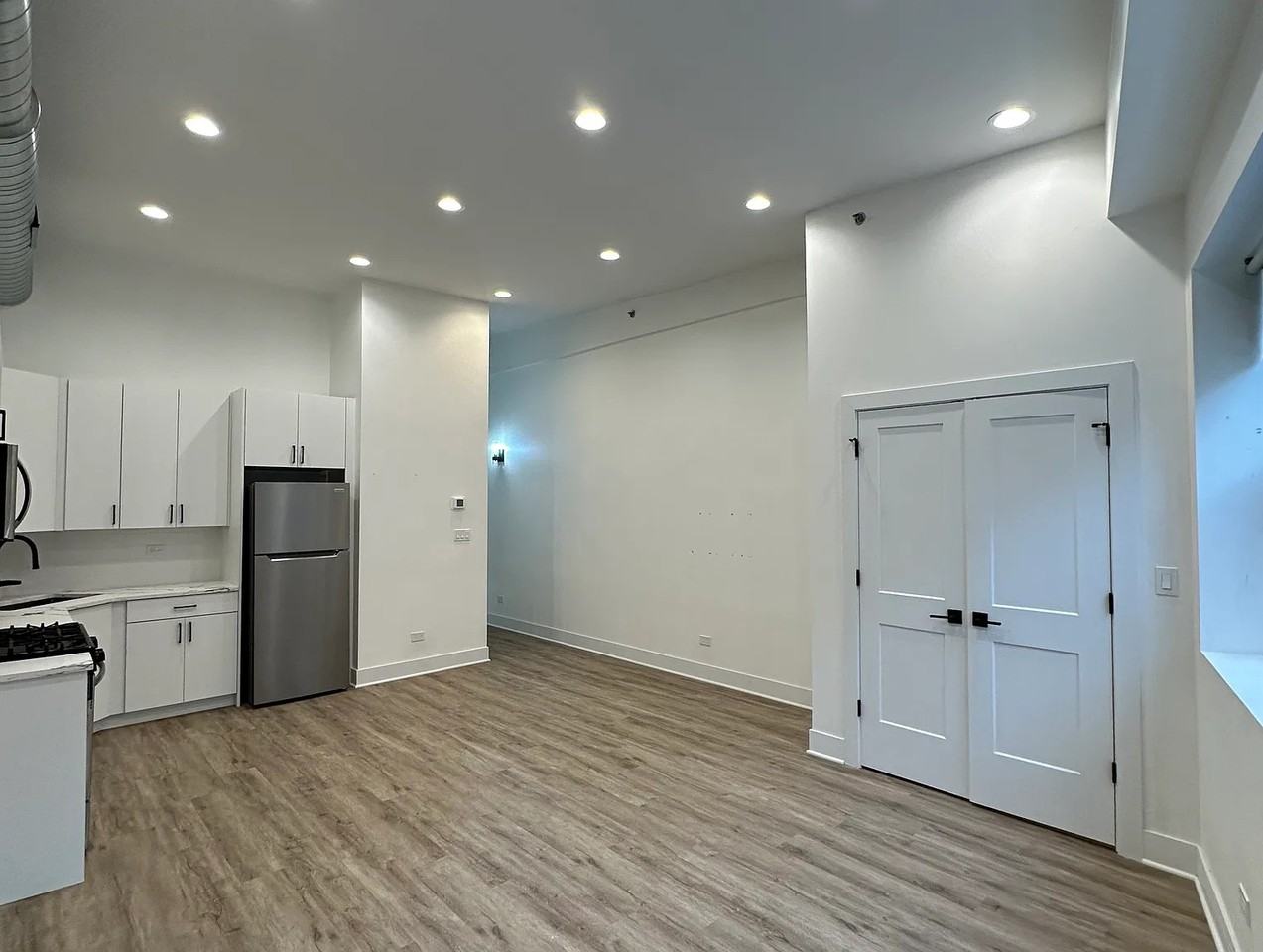 4741 N Western Ave #206 - Photo 4 of 10