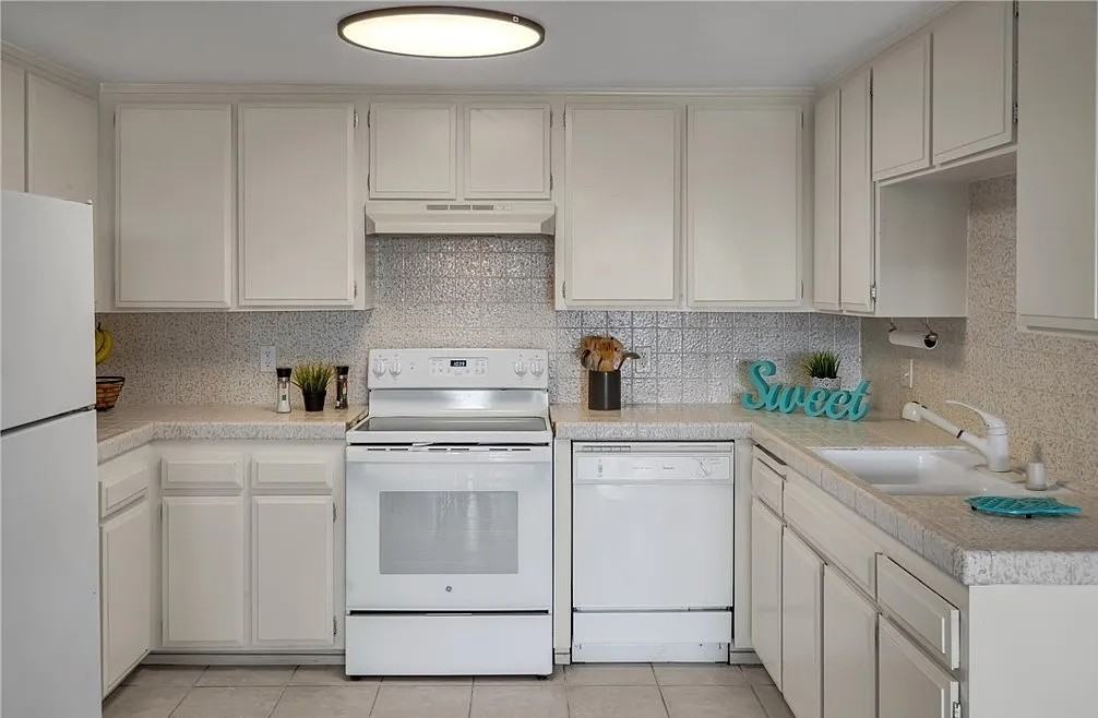 1311 S Grand Ave - Photo 2 of 8