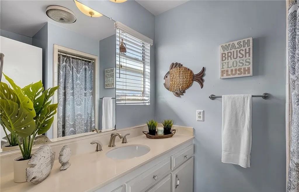 1311 S Grand Ave - Photo 4 of 8