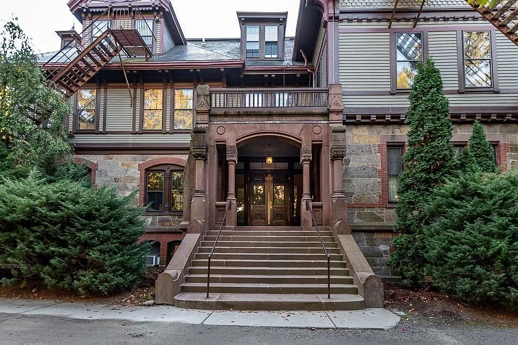 1000 Centre St #4 - Photo 3 of 9