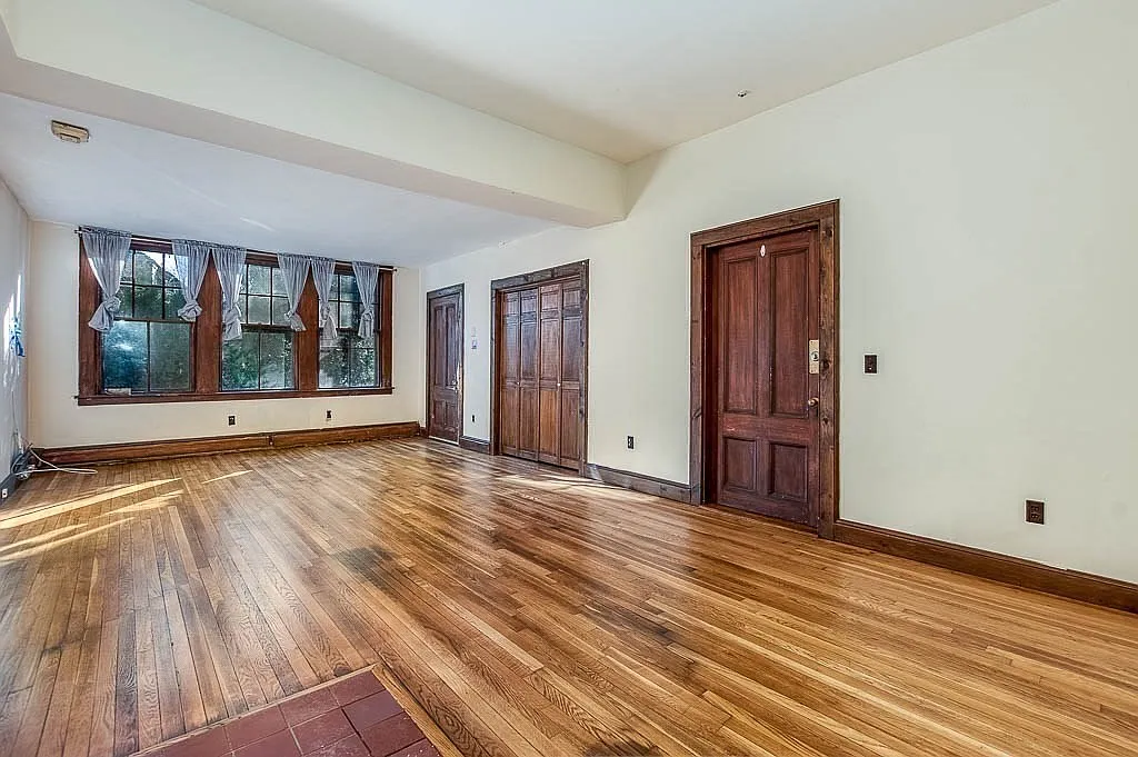 1000 Centre St #4 - Photo 6 of 9