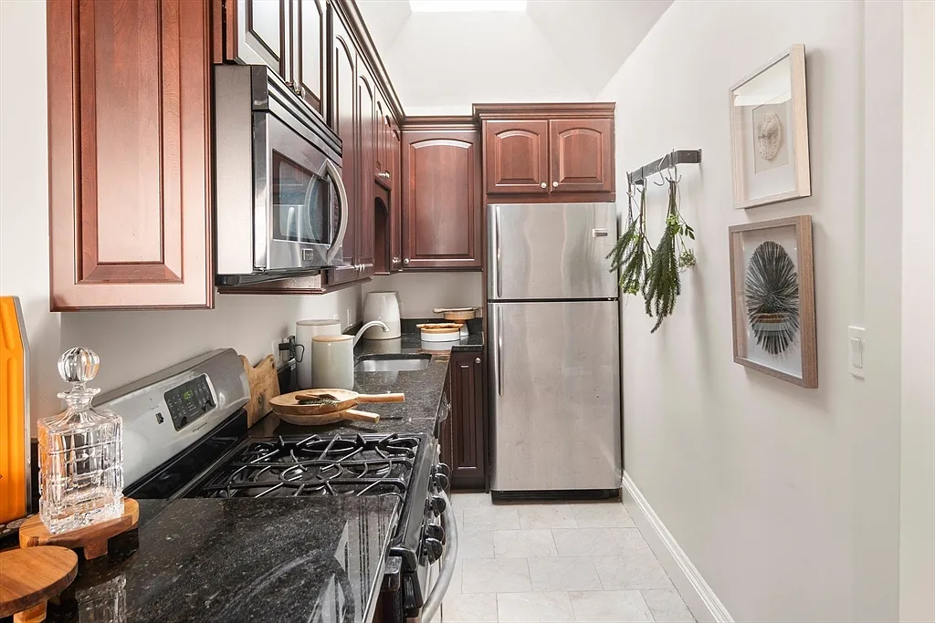 413 Beacon St #5 - Photo 3 of 8