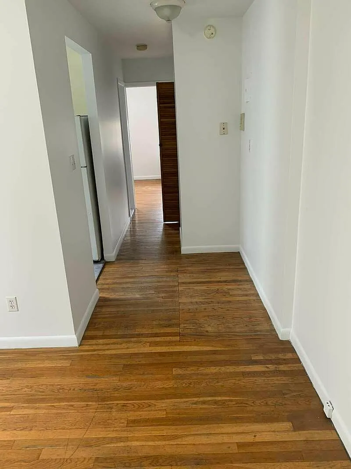 2139 27th St #D4 - Photo 5 of 8