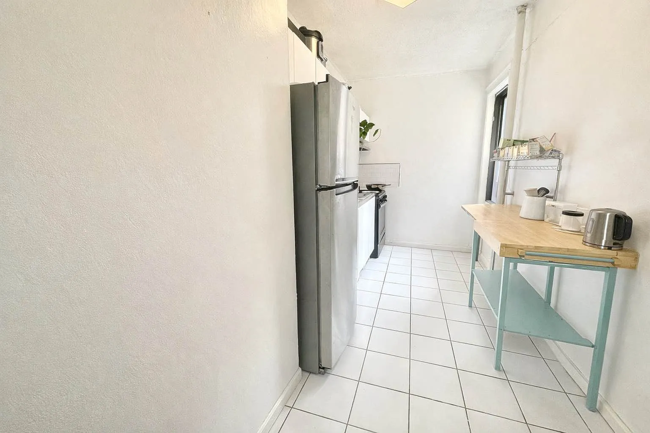 674 47th St #4C - Photo 4 of 18