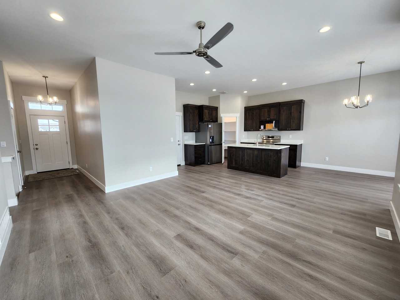 3010 Riata Ln - Photo 3 of 15