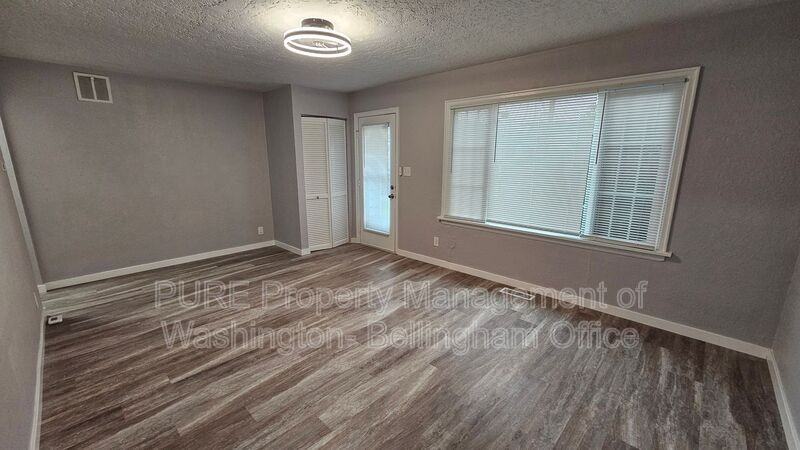 209 S Anacortes St - Photo 2 of 13