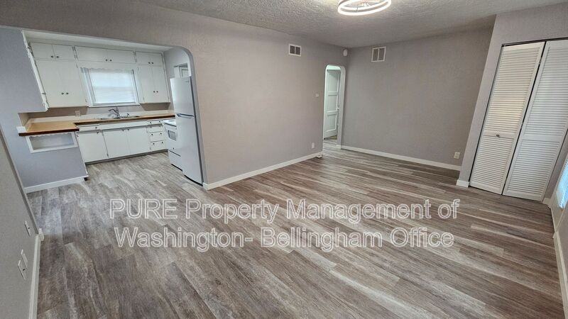 209 S Anacortes St - Photo 5 of 13