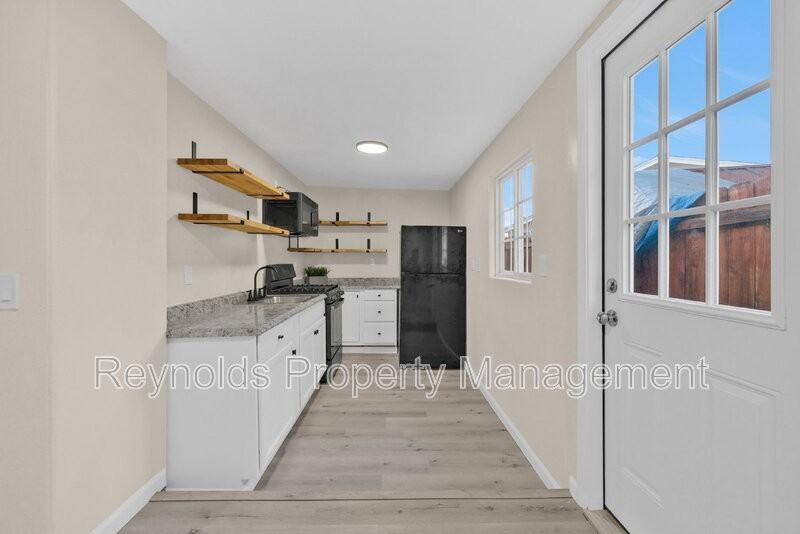 703 Mills St - Photo 2 of 10