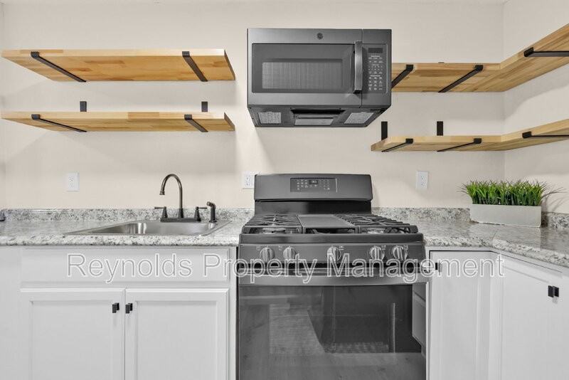 703 Mills St - Photo 4 of 10