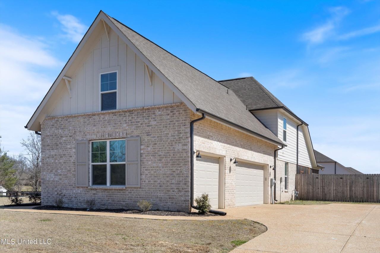 3972 Fieldstream Dr N - Photo 4 of 41