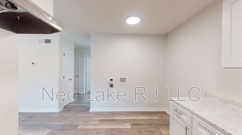 605 Lake Rd - Photo 2 of 15