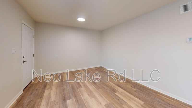 605 Lake Rd - Photo 5 of 15