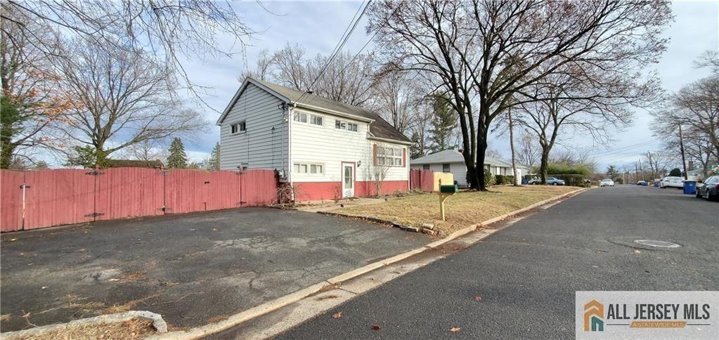 40 Beverly Ave - Photo 3 of 27