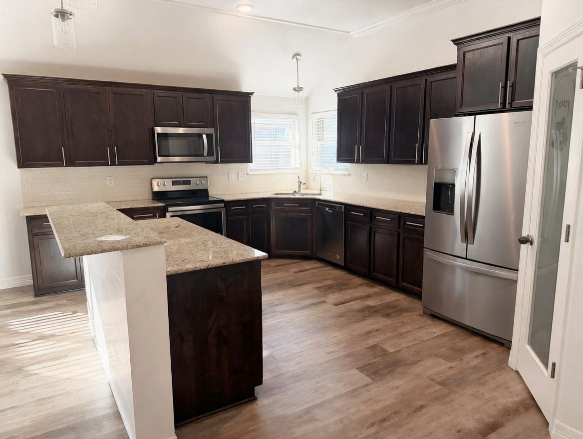 2613 Crystal Ann Dr #NA - Photo 3 of 20