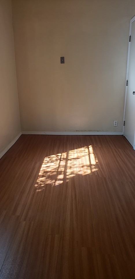 1714 E Glenoaks Blvd #4 - Photo 4 of 11