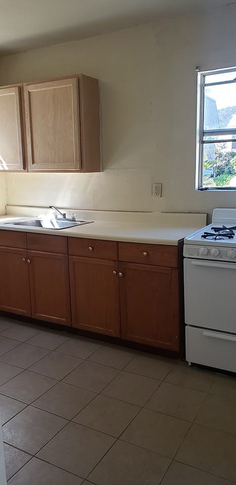 1714 E Glenoaks Blvd #4 - Photo 3 of 11