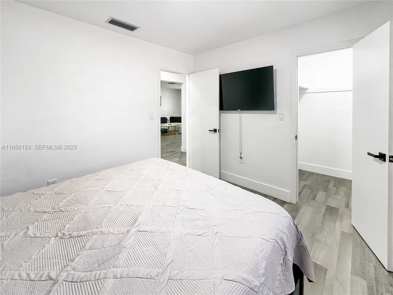 1050 Northwest 103rd Street - Photo 5 of 18